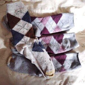 4 pair of woman's argyle crew socks in oatmeal ~ new & used